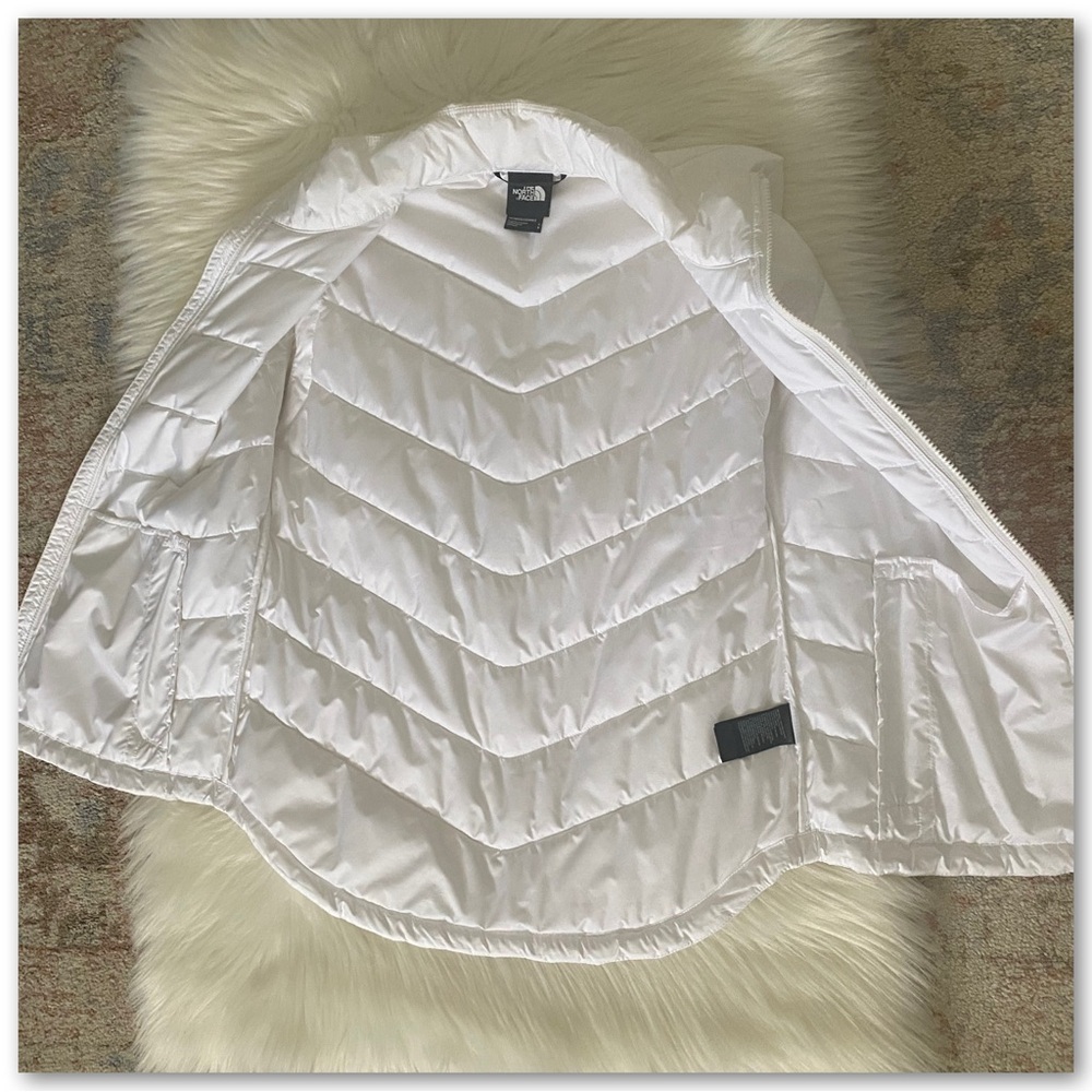 The North Face White Puffer Vest – Women’s Small - Picture 5 of 7